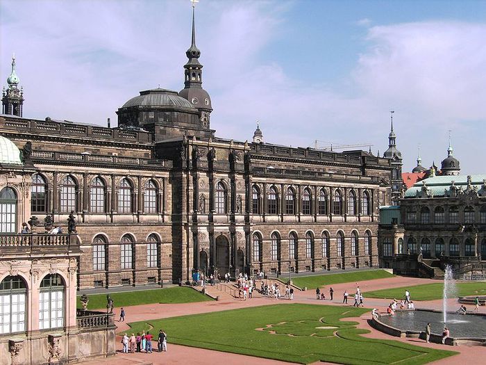  Здание Дрезденской галереи 